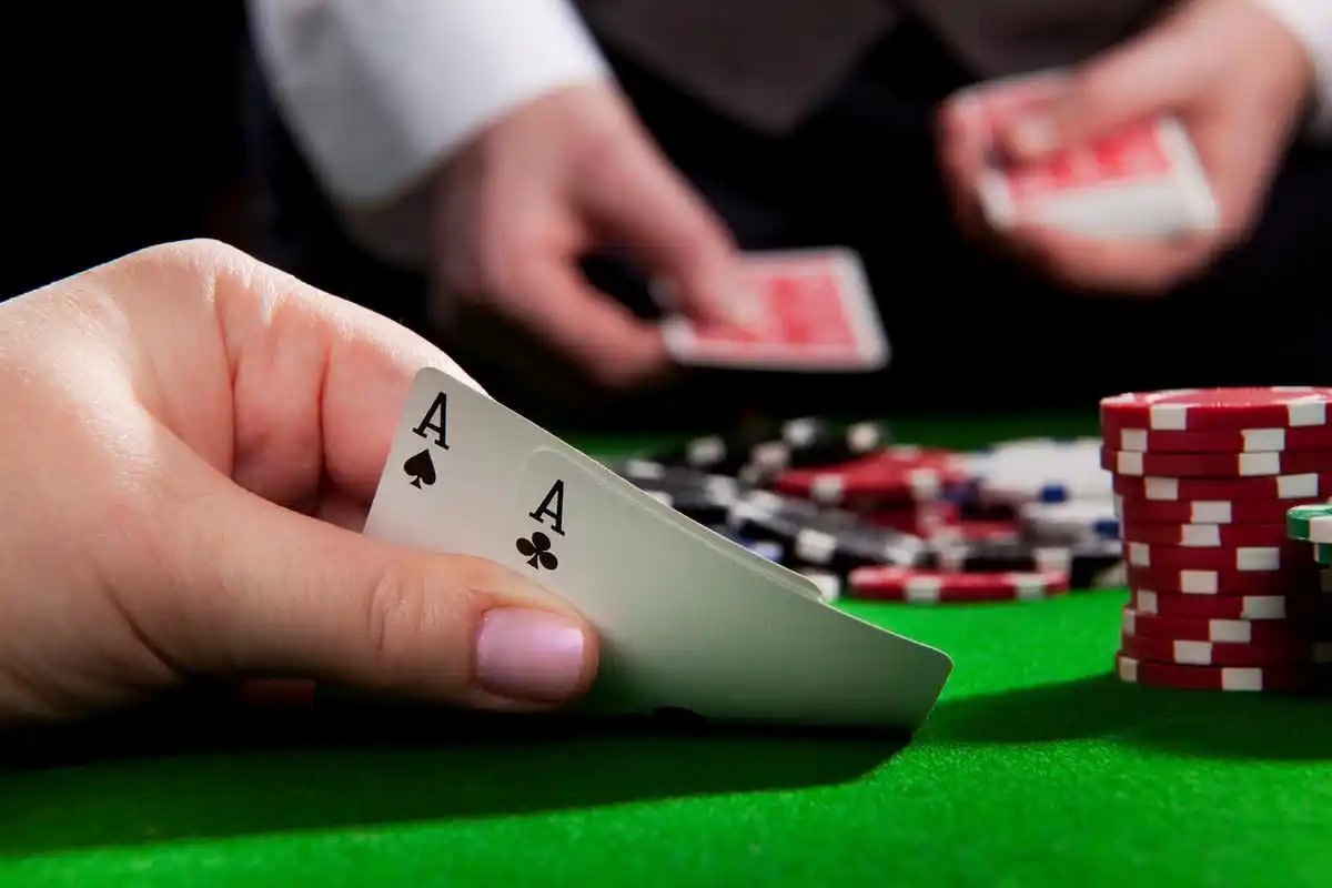 Meja Live Casino RVL168 – Baccarat dan Roulette Langsung dengan Dealer Cantik Profesional